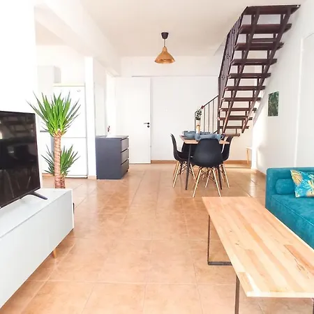 Luxury Maisonette - Ea View, Gym- 5 Min From Lägenhet Larnaca