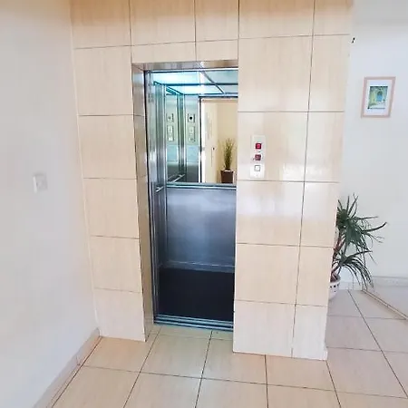 Apartment Luxury Maisonette -sea View, Netflix, Gym- 5 Min From Larnaca