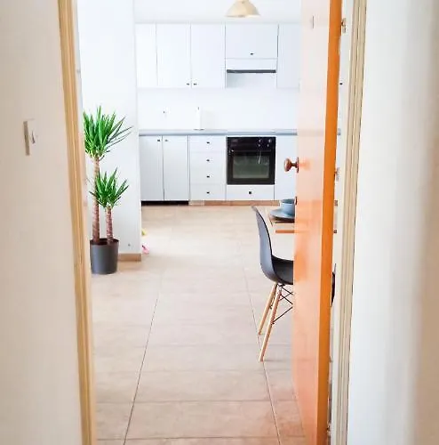 Luxury Maisonette - Ea View, Gym- 5 Min From לרנקה