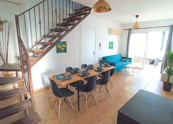 Luxury Maisonette - Ea View, Gym- 5 Min From * לרנקה