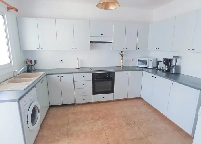 Luxury Maisonette - Ea View, Gym- 5 Min From * Ларнака