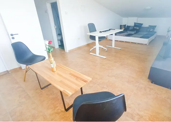 Luxury Maisonette - Ea View, Gym- 5 Min From *